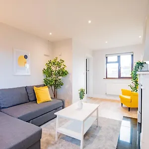  Holiday home Centre House With Parking Ireland